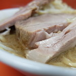 ラーメン二郎 - 豚の厚み