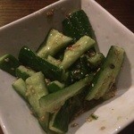 池袋っ子居酒屋 俺たちのとりとん - 初めてのお客様へサービスのきゅうり叩き