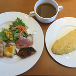 ロビーラウンジ シェラトンホテル広島 - オニオングラタンスープとチーズオムレツ