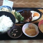 むじゃき - ハンバーグ定食   580円