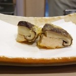 秋田 てんぷら みかわ - 十文字産の椎茸と熊本産の芝海老のすり身