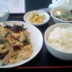 新東方 - 木耳と豚肉の炒め