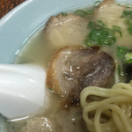 あづまラーメン - 2015年12月初旬 チャーシュー 小振りのものが10枚入ってました。
