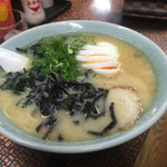 あづまラーメン - 2015年12月初旬 スタミナラーメン ¥900 玉子は生玉子か固めの玉子だと言われ、固めで注文。半熟でした。