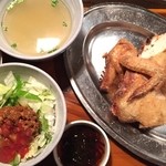 うるま食堂 - ランチ 若鶏の半身揚げ＆ミニタコライス(大盛り)(1000円)
