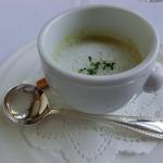 ルアン 神戸迎賓館 - ピースと淡路産タマネギの甘いポタージュ