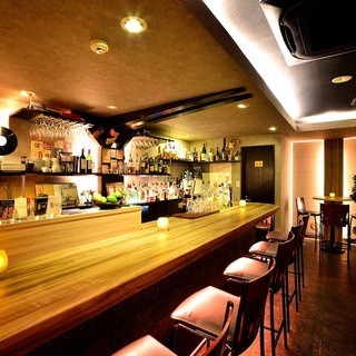 気軽に利用できるオシャレな雰囲気のフードバーです☆