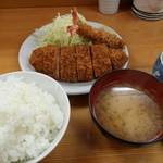 とんかつ山家 御徒町店 - 上ロースカツ定食＋海老フライ。