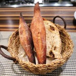 スモールワンダーランド - 自家製パン
　バゲット
　レーズンパン