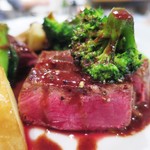 スモールワンダーランド - 熊本産　赤牛のイチボのロースト　赤ワインソース