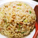 元祖 札幌や - そして、これが焼き飯。すごく美味しいです！
      ボキ的には焼き飯もかなりのレベルだと思います。具材は
      チャーシュー、ねぎ、玉葱、玉子のシンプル焼き飯だけど、
      食べる度にお口の中に香ばしい旨みが広がります。
