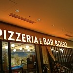PIZZERIA E BAR BOSSO - 大手町駅出てすぐのお店。店内はテーブルがいくつかあり、落ち着きます。お値段、1000円でかなり安い！