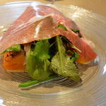 ラ・サレッタ - 白子町産ハーブサラダ　生ハム添え
