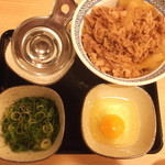 Yoshinoya - だんなさんの注文した、牛ねぎ玉丼。