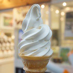杉養蜂園 - 料理写真:はちみつソフト（320円）