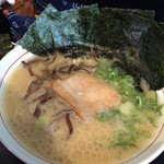 宮本商店 - 豚骨ラーメン海苔トッピング