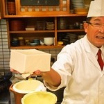 すし処 錦 - 調理前の豆腐はでっかい！