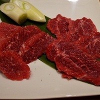 焼肉ソムリエ 萬樹亭 福島店 - 左がマクラ、右がダキ