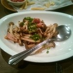 釜炊きご飯と炭焼きステーキ フジタ - しめじとベーコンのガーリックバター炒め