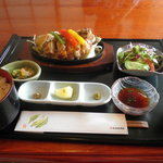日本料理 利休 - みつせ鶏の鉄板焼き