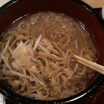 武蔵野腹いっぺぇうどん大島屋  - 富士豚こくうどん　半分食べたところ