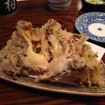 柏香亭 - 2015年11月：舞茸天麩羅(3つで\500)…これがめちゃめちゃ美味しいです！こんなに味が濃い舞茸は地元では出会ったことがありません