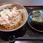 餃子居酒屋 彩 - 肉蕎麦550円＋おにぎり100円