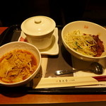 春水堂 - 隣の人が写真を撮らせてくれました。台湾風そうめん、湯葉料理含めてTWD200は、空港立地としては格安です。