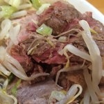 らーめん つの旨 - 「肉」の塊がゴロゴロ入っています【料理】 