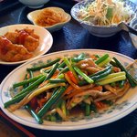 台湾料理　全家福 - ニンニクの芽と豚肉の炒めものアップ