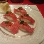 創作Dining Sushi　きくち - 仙台牛のあぶり握り（口の中でとろけるようなお肉のお寿司）