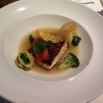 ブラッスリー ポール・ボキューズ - 黒鯛のポワレ焼き白菜のブレゼスープ仕立てツブ貝のパセリバター