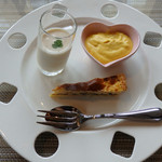 レストラン コンテッラ - パスタコース1,500円の前菜オシャレで美味しい。グァバジュースとキッシュと？？？