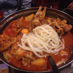 赤いとんがらし - うどんと生卵投入