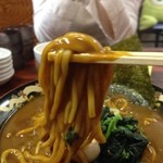 神山 - H.27.12.3.昼 麺リフト(家系カレーラーメン(中太麺))