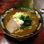 神山 - H.27.12.3.昼 "家系カレーラーメン(中太麺) 880円