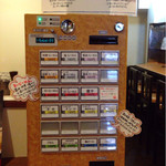 らーめん札幌直伝屋 - ハーフがある偉い券売機ですヾ(＠⌒ー⌒＠)ノ
                                麺が選べます(#^.^#)
