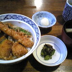 関宿屋 - お昼の天丼（小皿に大根おろしと生姜が付いてきてあっさりいただけます）