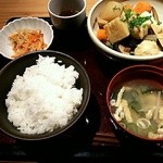 博多もつ鍋 やまや - 博多郷土料理がめ煮定食1000円