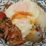 SIAM - 目玉焼きを崩して・・(*^m^*)