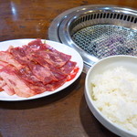 Yakiniku Reimen Yamanakaya - よくばりセットの肉（元気カルビ・牛タンサガリ）とライス（小）　１２００円