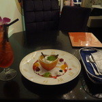 舞踏の国のアリス - 歌う♪おしゃべり花達、クレームブリュレ　逆さ時計仕立て