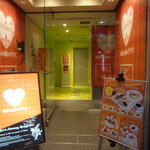 舞踏の国のアリス - ビル入口を入って、右手の階段を降りて行くと・・・