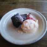 カフェプラスケーキ ククー - ランチのデザート   ガトーショコラ