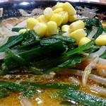 キッチンオリジン - KITCHEN ORIGIN 葛西店 味噌ラーメン トッピング 横からの眺め