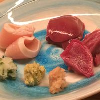 焼き鳥とワイン 萬鳥 祇園店 - 鮮度抜群の鶏の刺盛り