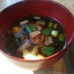 紬山荘 - このつけ汁は柚子の香りが効いてて旨い！！