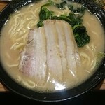 Yokohamaiekeiramenikedaya - 醤油豚骨チャーシュー麺大盛950＋100円