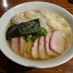 支那そば 八雲 - 2015年10月　チャーシュー特製ワンタン麺　白だし　1300円