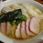 支那そば 八雲 - 2015年10月　チャーシュー特製ワンタン麺　白だし　1300円